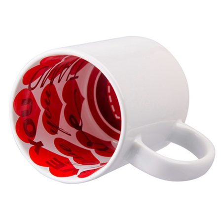Бяла чаша с вътрешност "Red Hearts"